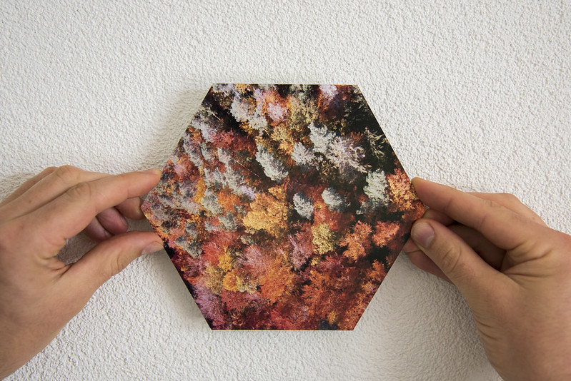 Plaats de hexagon op de muur